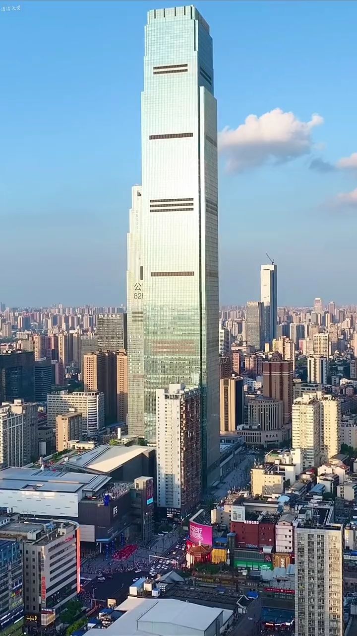 湖南第一高楼,总投资200亿,高452米,地下5层,地上93层,建筑面积102万