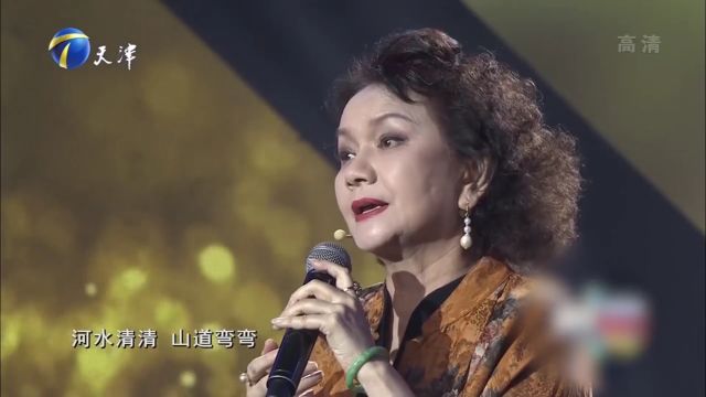 王静献唱歌曲《故园恋》,不愧是女高音,歌声宛如天籁