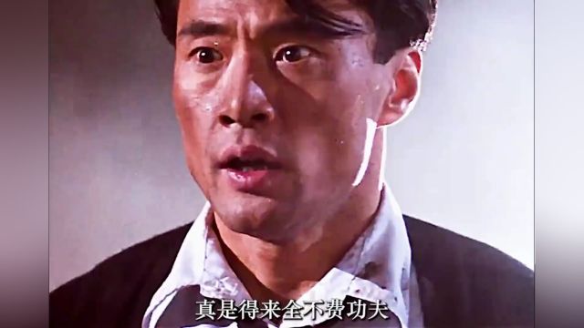 女人无意中踩中机关