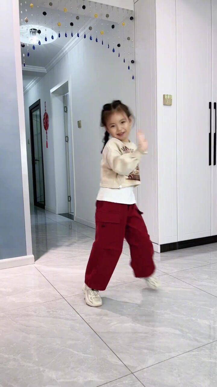 快乐张紫涵: #爱跳舞的小姑娘又来了 #萌娃跳舞 #打歌舞你学会了吗