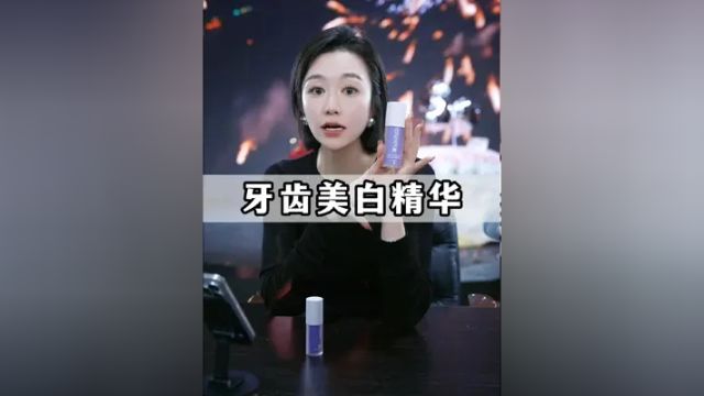 你真以为小杨哥拿七老板当自己人吗,昨晚是七老板37岁生日,然而全公司竟没有一个人到来,而此时的大小杨哥正远在几千公里外的香港