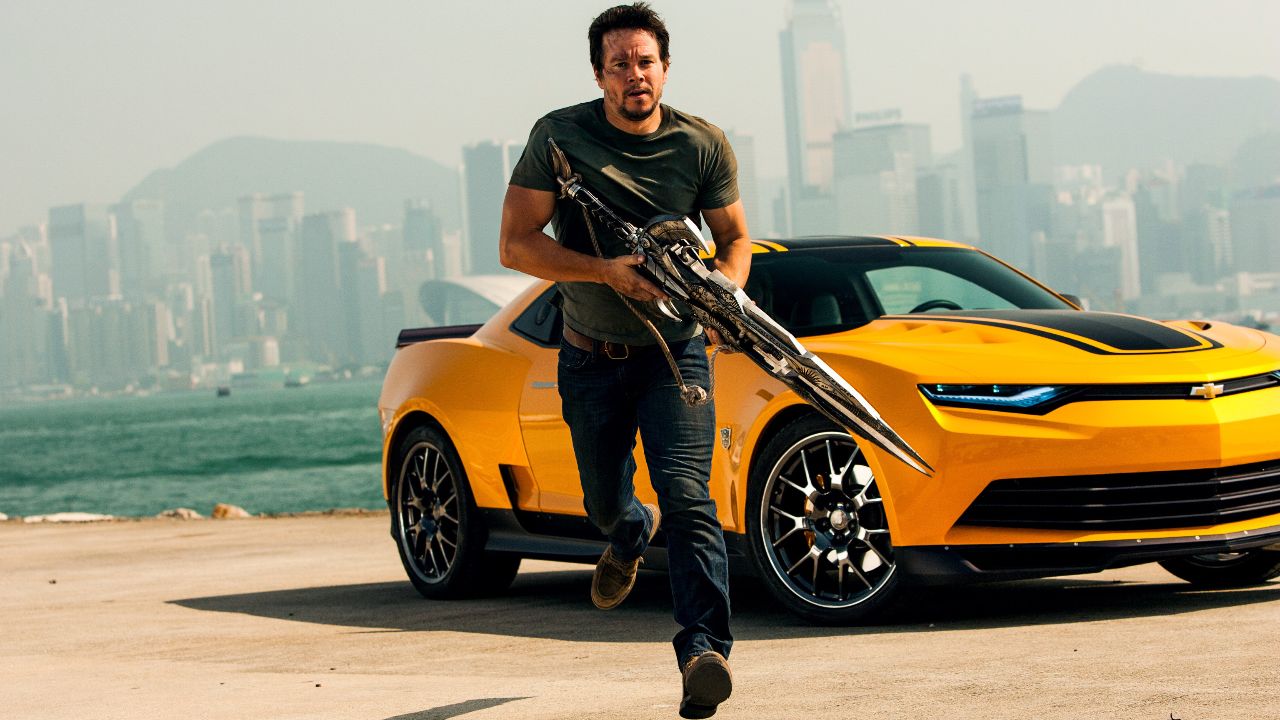 变形金刚4大黄蜂全面升级,同时集结了更多的限量版顶级跑车