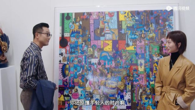 周沫于大志逛展 于大志化身懂哥