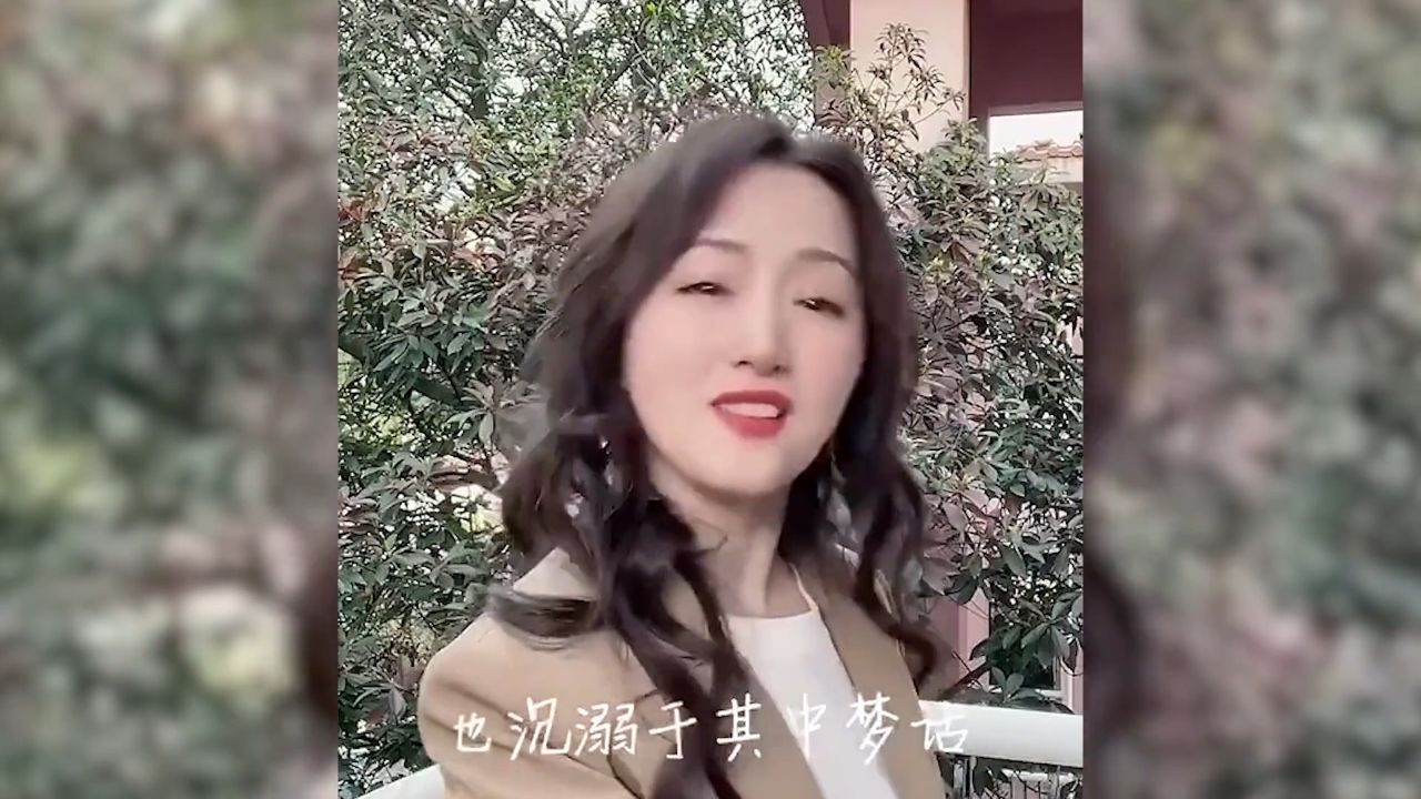 51岁杨钰莹再登巅峰!又一首歌一夜破亿,好听到耳朵怀孕