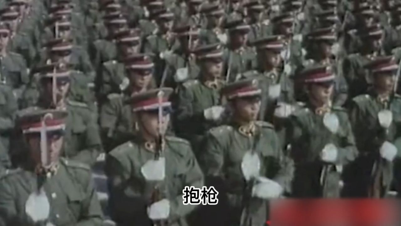 为何1984年国庆阅兵能封神?三段式劈枪震撼外网,至今都无法超越