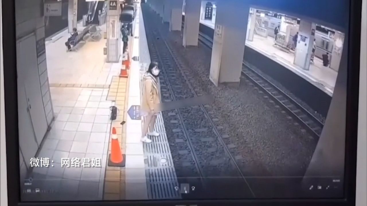 监控拍下的一幕_高清