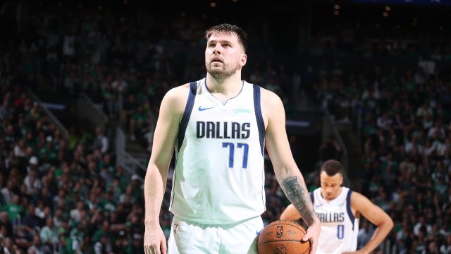 东契奇vs凯尔特人集锦 全场轰下32+11+11大号三双仍无力回天