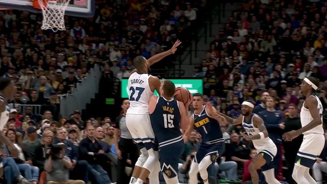 移动的五花肉碾压 约基奇发挥MVP实力一条龙完成得分