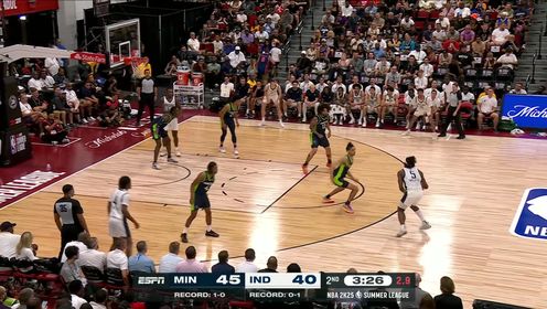 《NBA全场集锦》尼克斯甩开大步推快攻 击地连线克拉克滑翔起飞双手暴扣