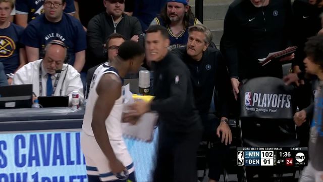 当世乔丹！爱德华兹背身单打波普超级翻身后仰命中