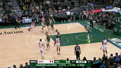 《密尔沃基雄鹿》【回放】NBA常规赛：公牛vs雄鹿第1节英文原声回放