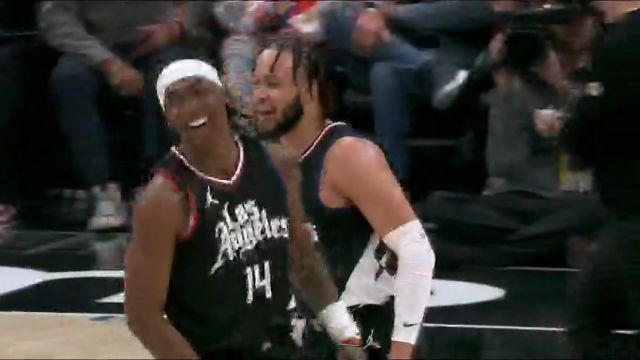 给少爷看嗨了！曼恩恰到好处助力科菲飞天挂筐