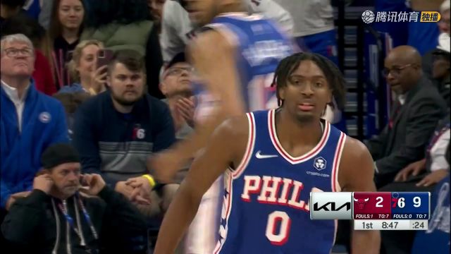 射手的绝对自信心！马克西持球推进追身三分自信出手精准命中