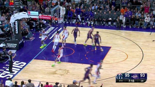 个人能力全面展现！布克撤步三分单打库兹马反超比分