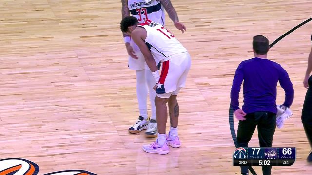 五大囧预定了！普尔乱战之中被自己的汗渍滑倒