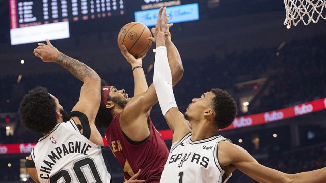 马刺vs骑士精华回放 文班亚马率队末节疯狂追分功亏一篑