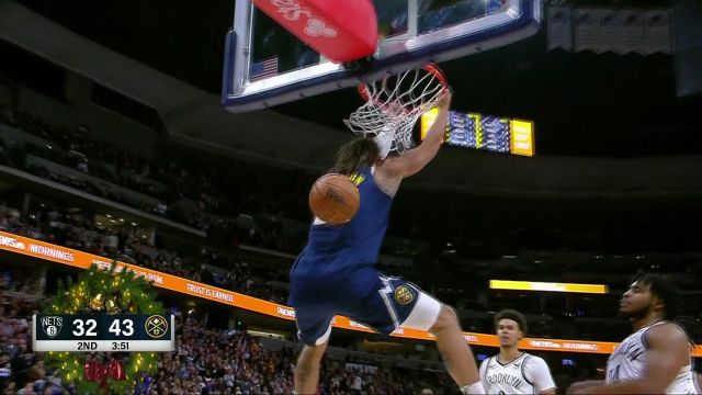 行云流水！掘金快下用传球撕开防线 戈登面对空篮潇洒背扣终结