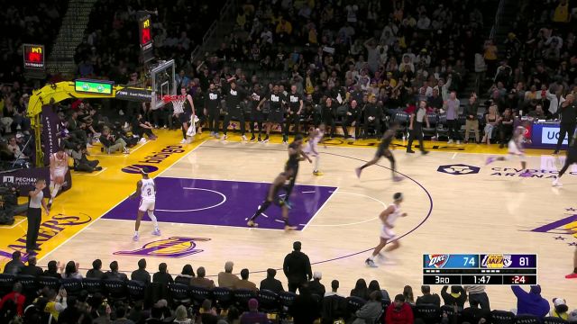 拉塞尔传球神鬼莫测 戴维斯球到人到双手隔扣霍姆格伦