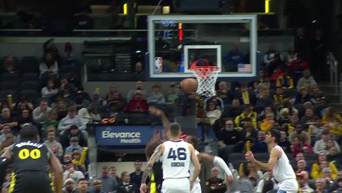 《TOP时刻》29日NBA最佳助攻 内史密斯人群中锁定谢泼德三分命中