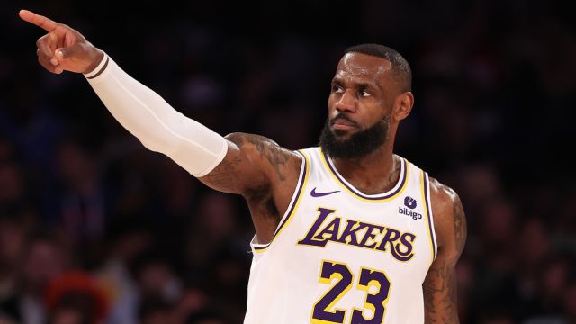 詹姆斯vs尼克斯集锦 全场24分 关键翻身后仰杀死比赛