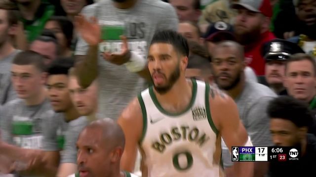 强度大又何妨！塔图姆无惧围剿强杀内线 回头望月放进两分