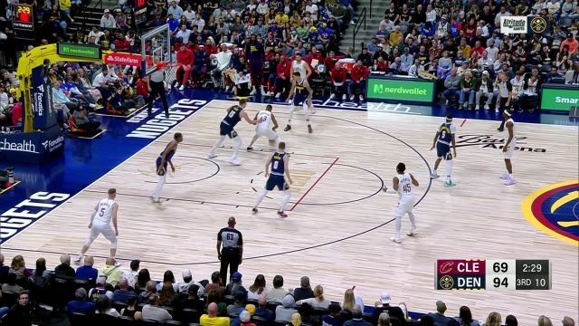 久旱逢甘霖！米切尔借掩护外线果断出手 三分一箭穿心助队追分