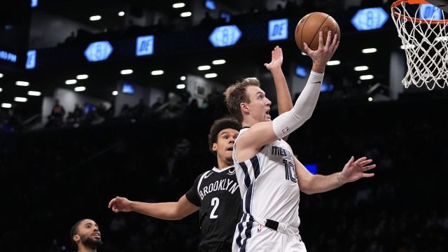 灰熊106-102篮网 灰熊六人上双险胜篮网终结连败