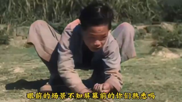 1951年孩子们玩跳房子打弹珠游戏,满满的回忆杀,有没有你童年的记忆