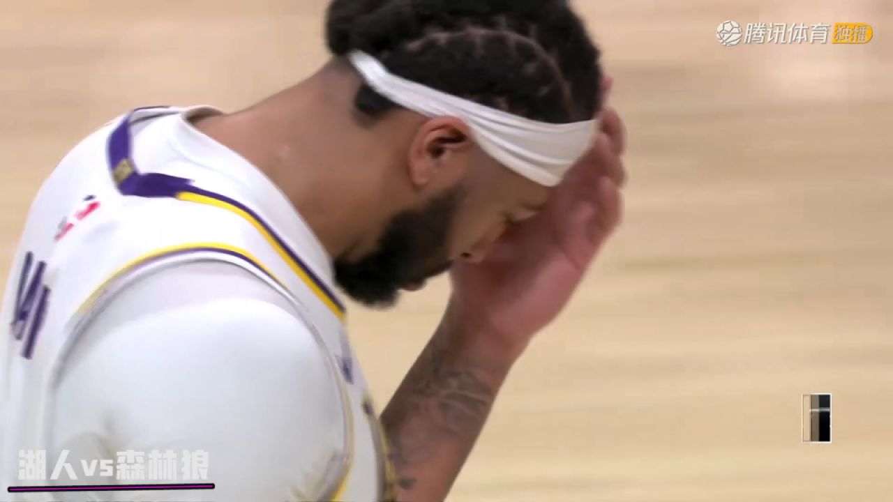 浓眉哥凶残补扣被李凯尔戳眼 裁判并没有任何表示