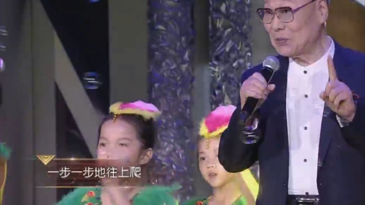 著名歌唱家刘秉义俏皮演唱《蜗牛与黄鹂鸟》,展现童真一面,太好听了_高清1080P在线观看平台_腾讯视频