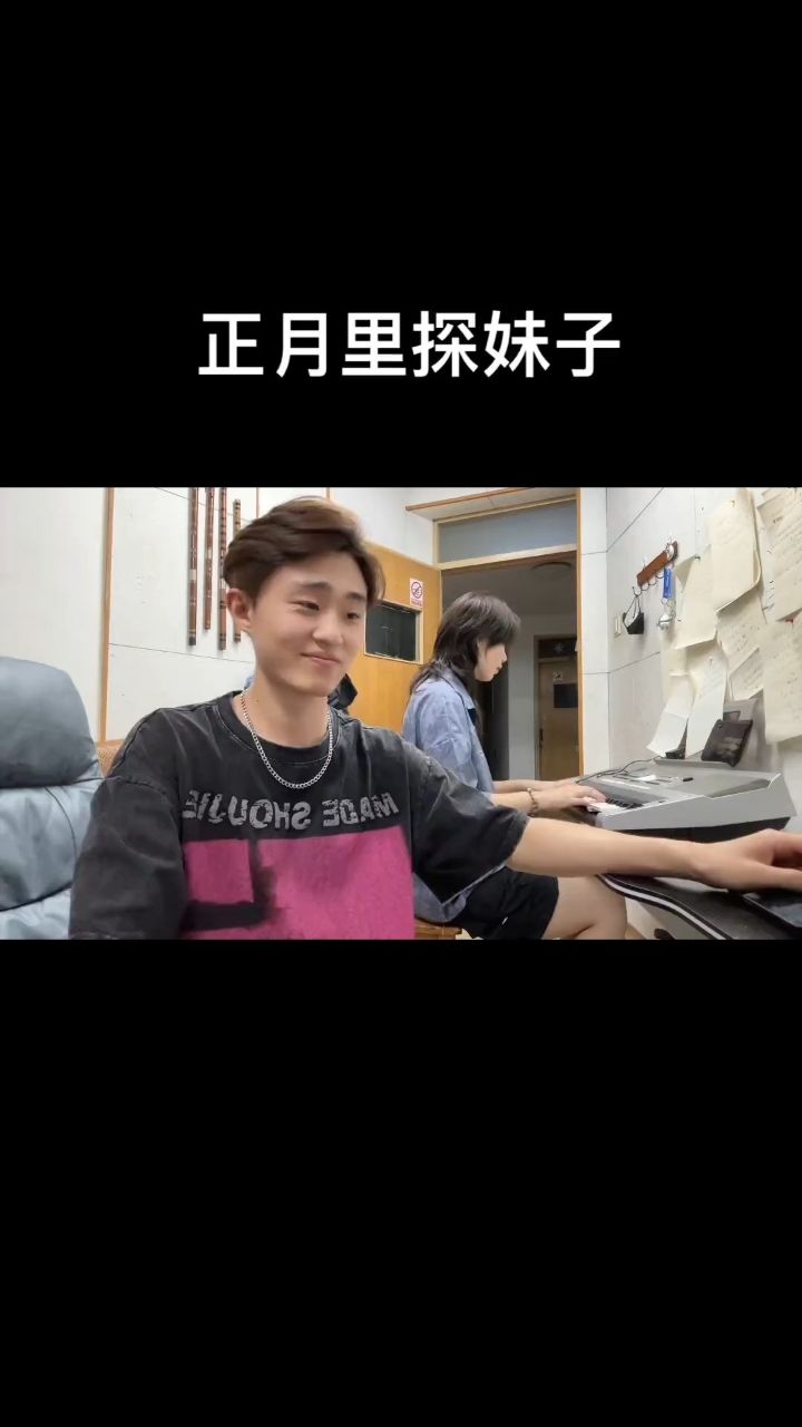 开席了,都坐都坐,十人一桌,十人一桌,坐不满不开