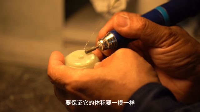 中国工艺美术大师张铁成解读《荷风常盛ⷤ𘭥›𝧦磀‹玉雕部分创作细节