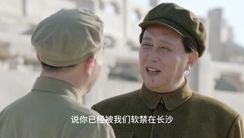 陈明仁在湖南和平起义，蒋介石痛失爱将，气的他在雨中狂奔