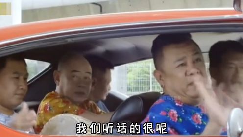 四川话爆笑配音：司机整蒙长官，穿的花花绿绿，长官好无奈呀