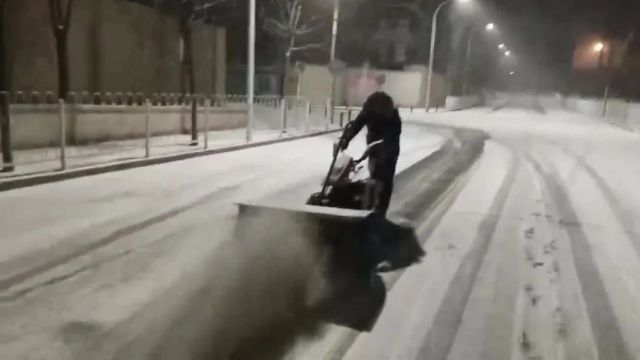 以雪为令,全市组织开展扫雪铲冰!