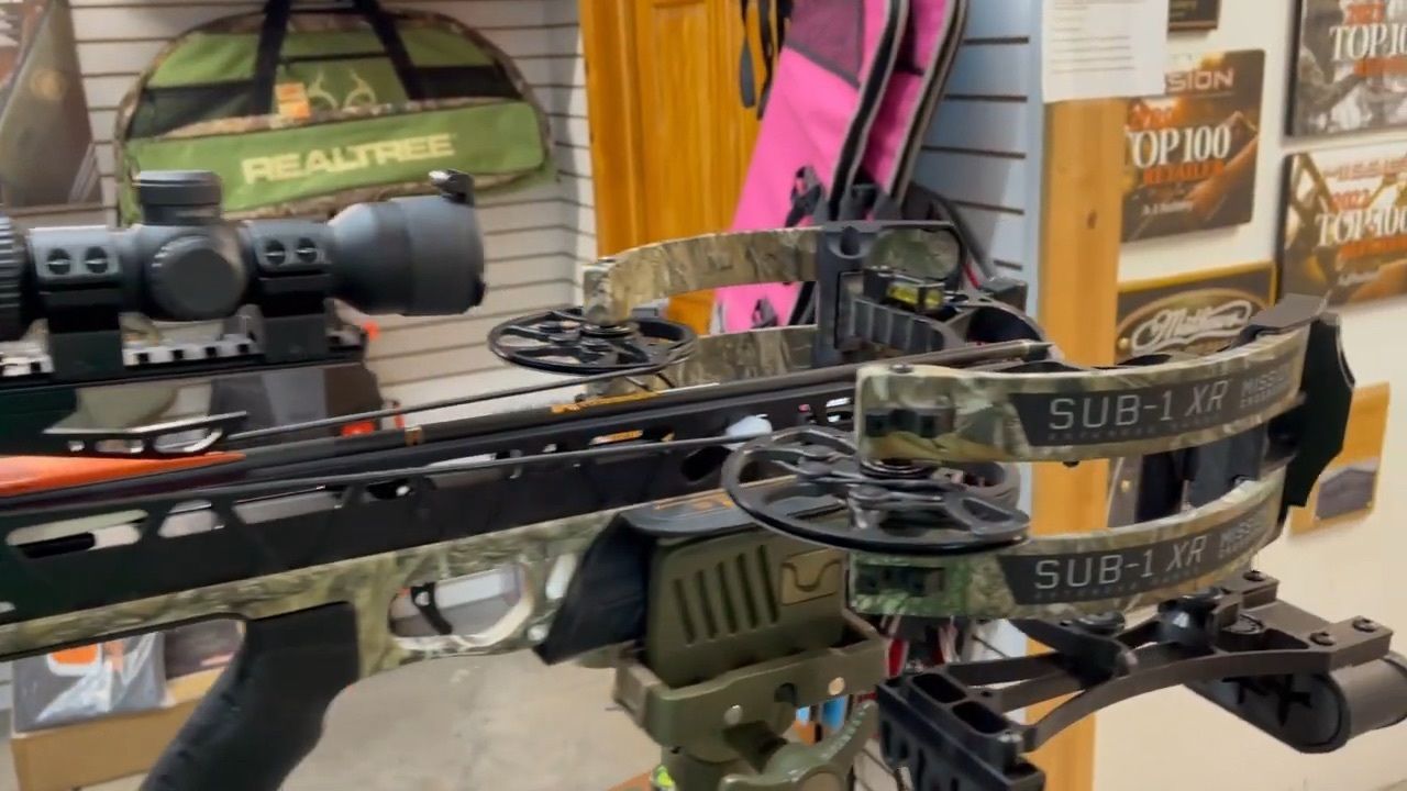 国外合法拍摄高端复合弩巴力系列pse谜黑风t3绞盘弩性能测试