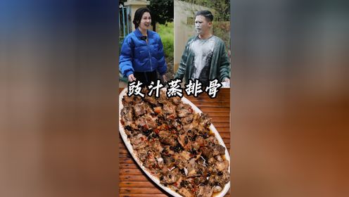我哥真是个大直男,给机会他带七七去玩,他带人家去闻牛粪味