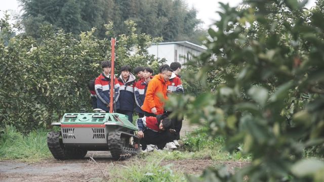 我们村的年轻人|把课堂搬进田间地头 他为家乡培养更多智慧农业人才