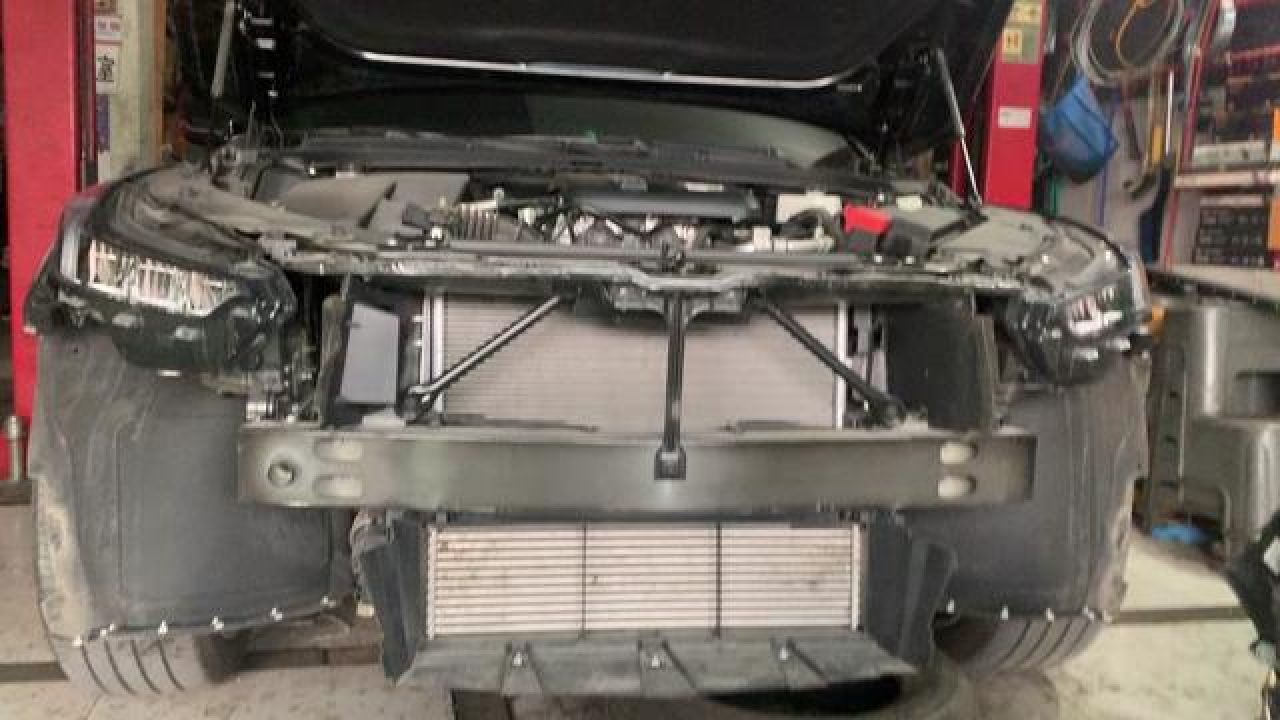 2023年凯迪拉克ct5拆卸前杠需要注意的1.2.3.更换中网过程!