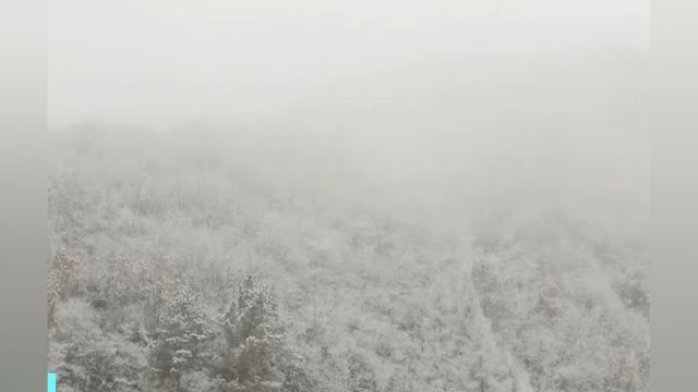 吉林白山:多地迎来降雪降温天气,车辆人员被困