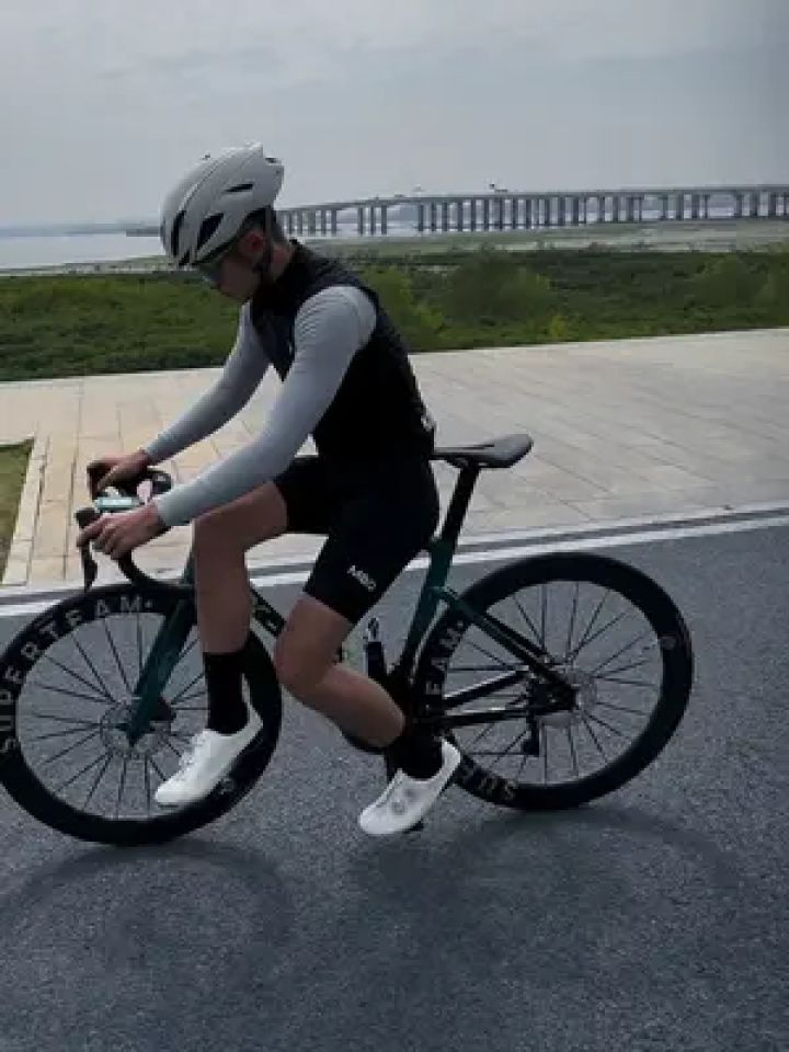 公路自行车 #每一帧都是热爱 #至高眼镜#altalist#不买我就原地睡觉