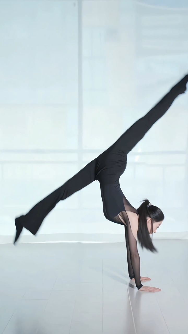 爱真能抵万难吗?#一字马##气质女神##舞蹈生##完美身材