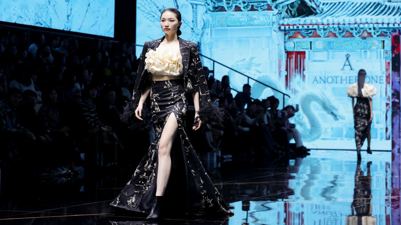 安那迪·邓晓明|aw24中国国际时装周秀场