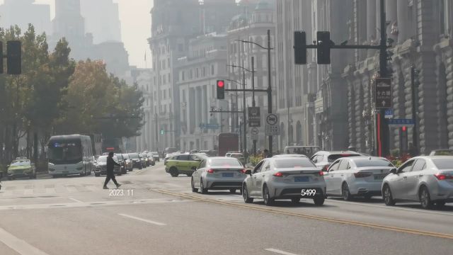 坐着火车游中国,上海外滩通道的日间风景