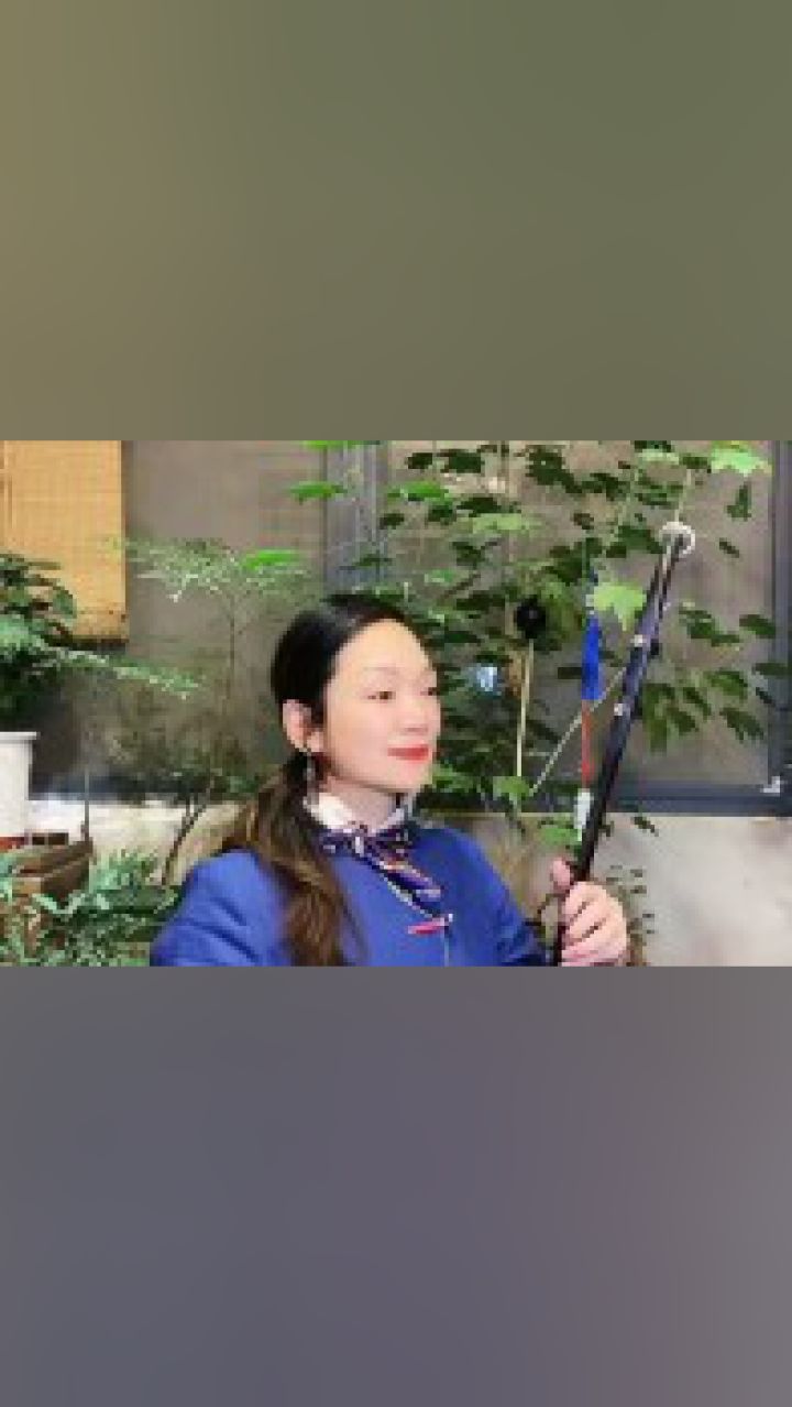 爱红老师_#爱红老师二胡_一树红花照碧海,一团火焰出水来,珊瑚树红春