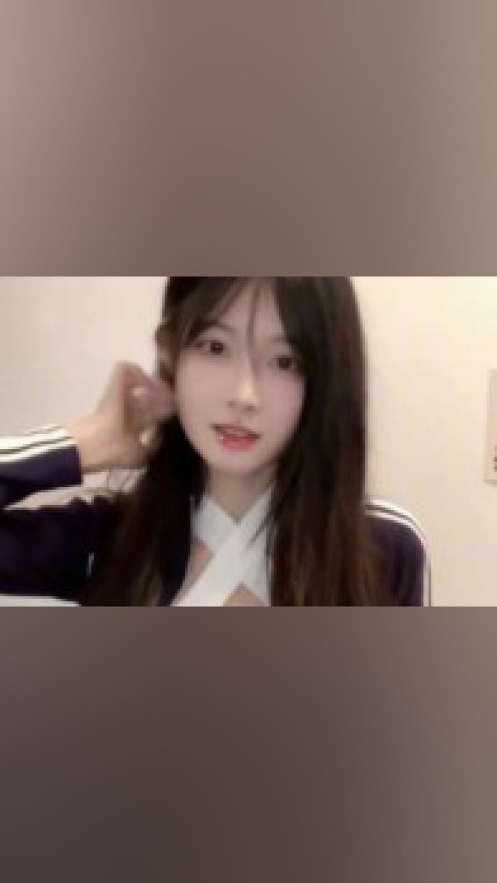 小猫多鱼正在.