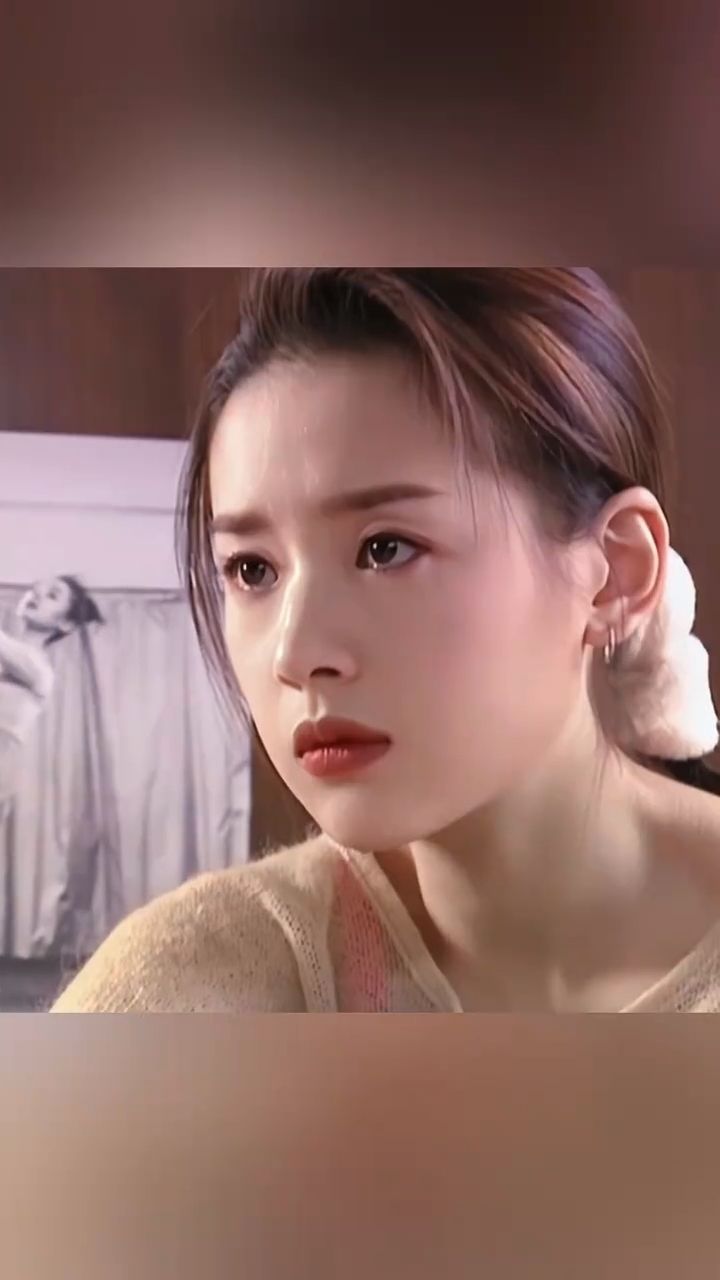 巅峰时期的颜值真是无人能敌,侧颜鼻子太绝了!董洁