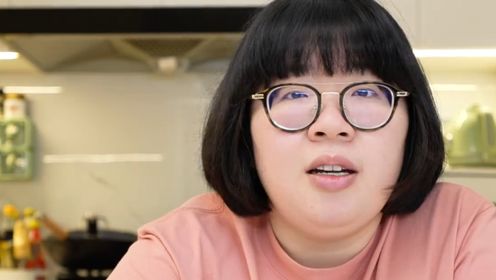 《奇葩说》颜如晶宣布减肥,称之前达到两百斤,现在要减掉半个自己