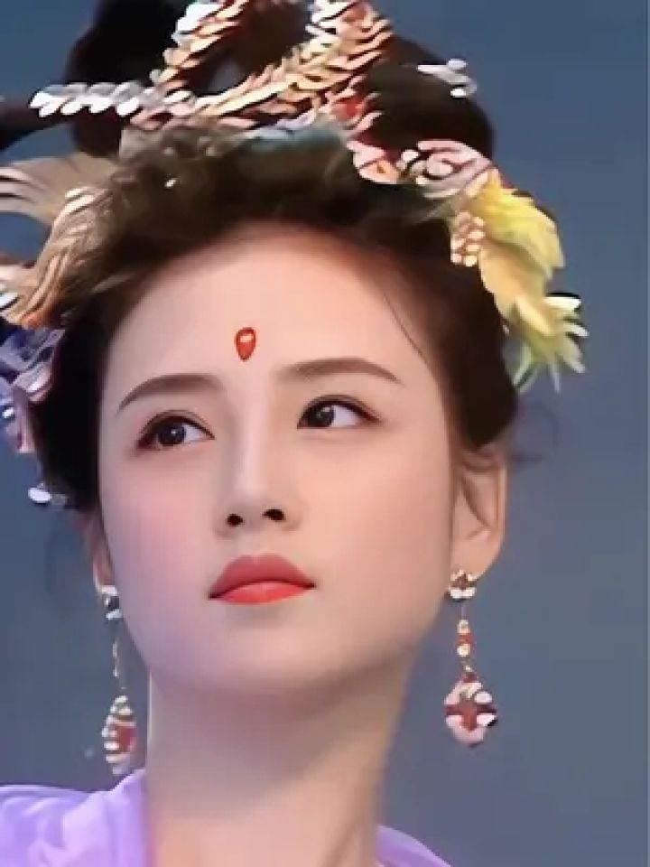 古风 #盛世美颜 #经典角色仿妆 #变身就得来点与众不同的 #嫦娥