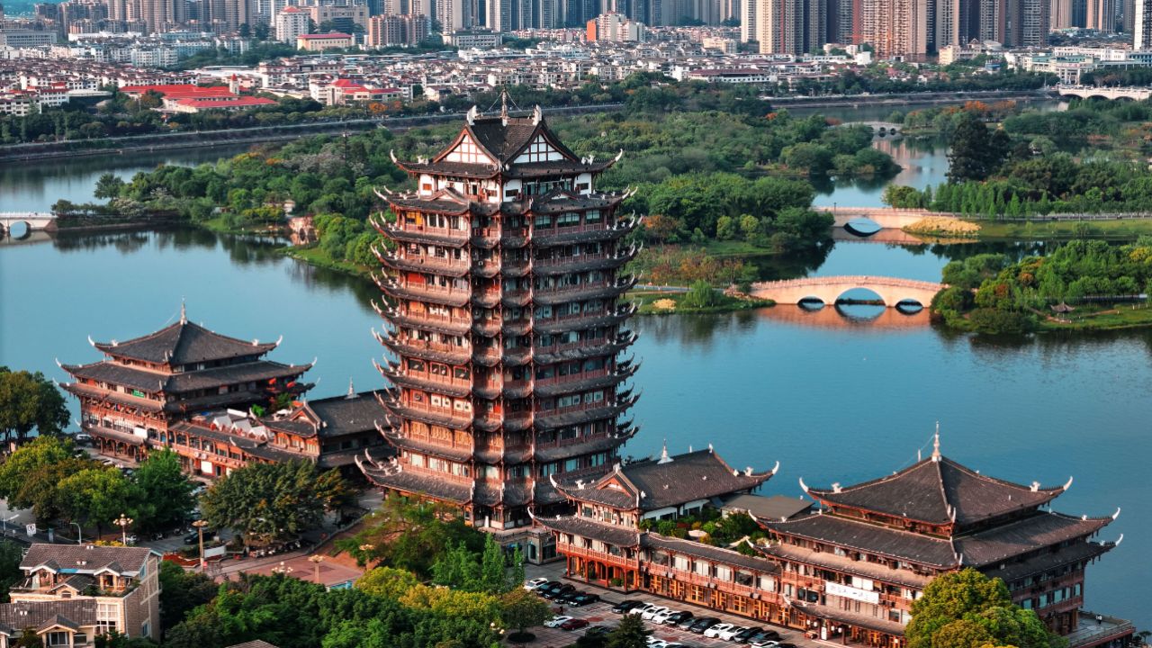 航拍东坡故里:惜春和景明,观眉州远景楼